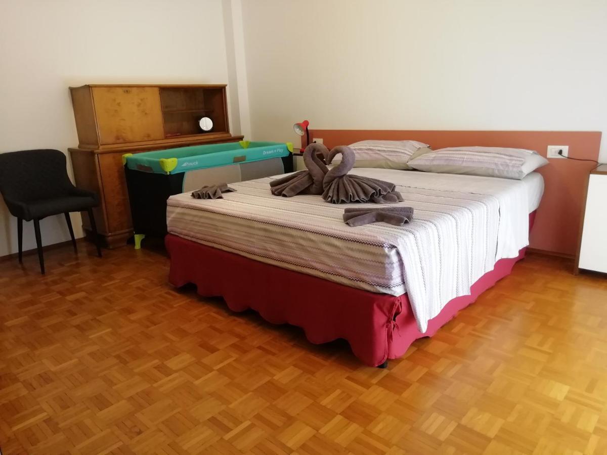 Rosso Tirano Appartement Buitenkant foto