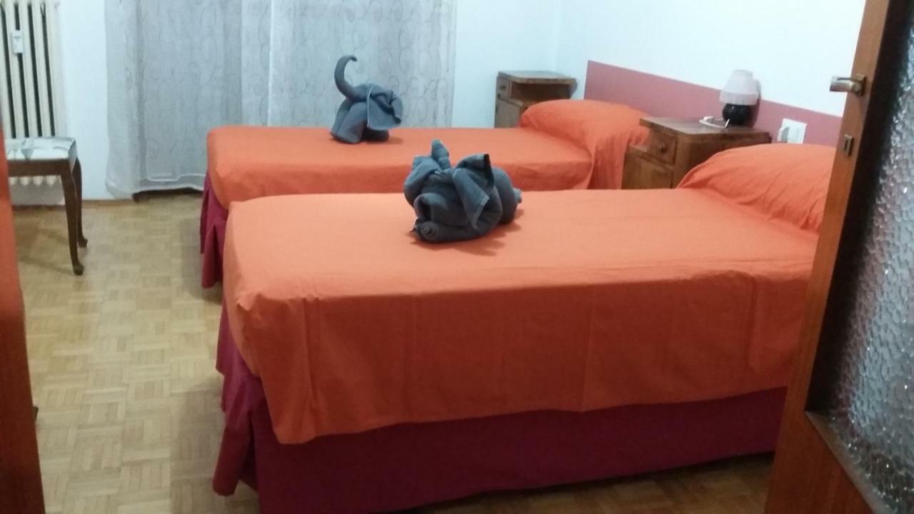 Rosso Tirano Appartement Buitenkant foto