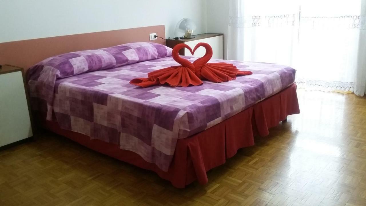 Rosso Tirano Appartement Buitenkant foto